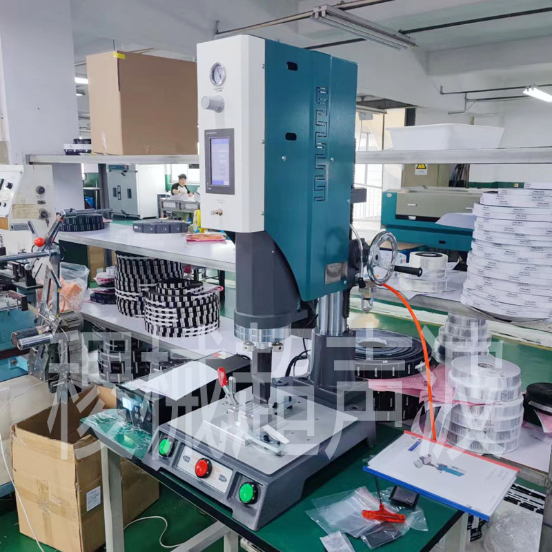 商標(biāo)焊接.jpg 商標(biāo)焊接.jpg